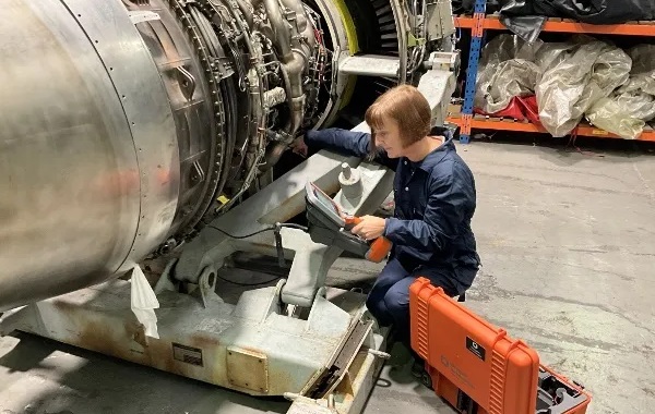 航空發動機孔探