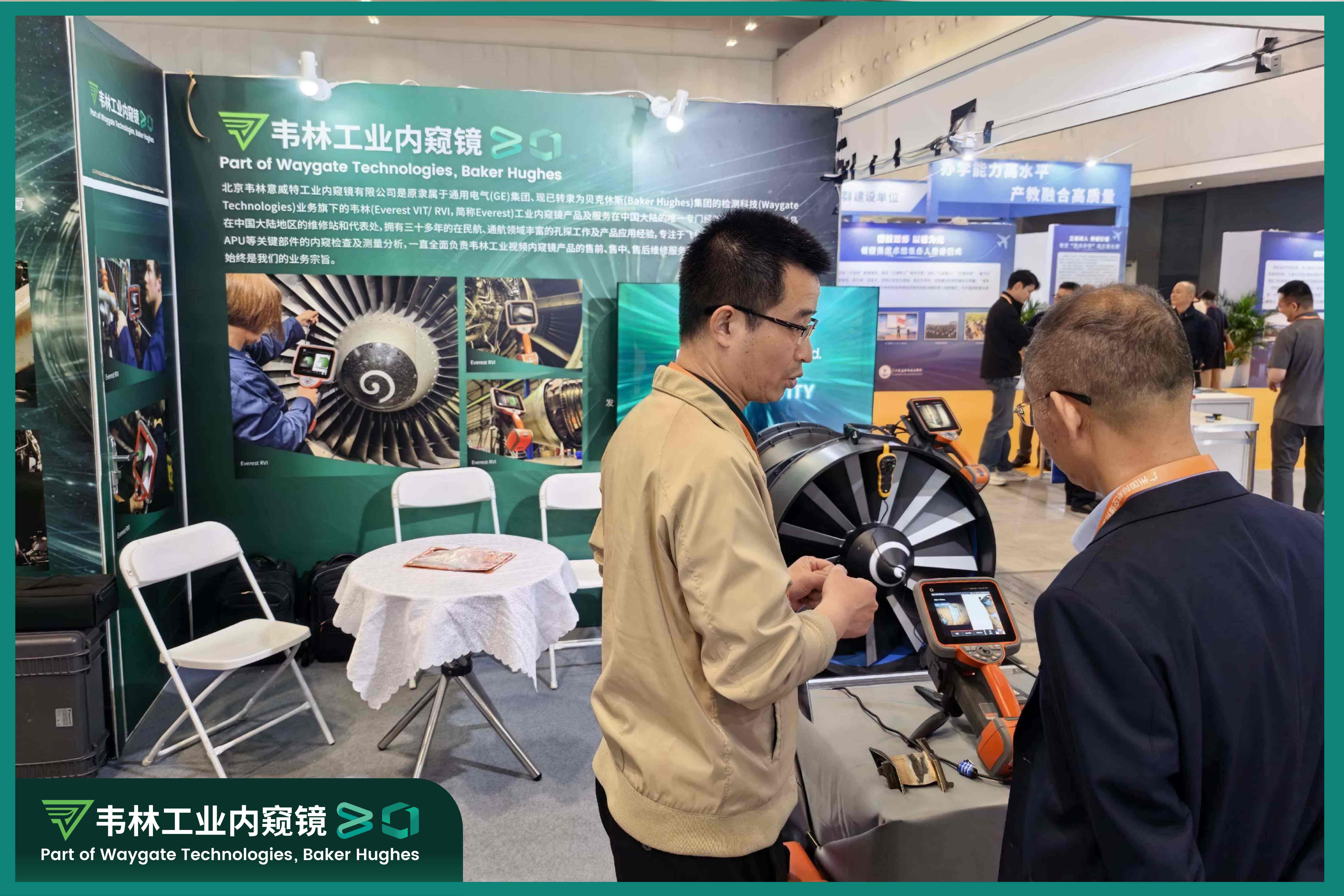 韋林工業(yè)內窺鏡展位現場講解與互動